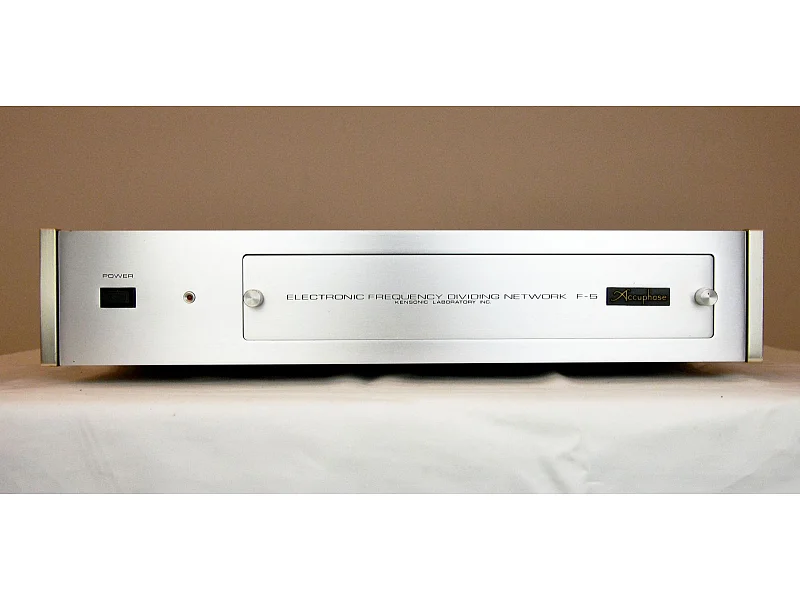 Accuphase ACCUPHASE F-5